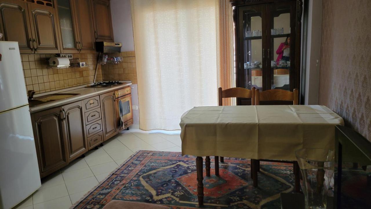 Charming Apartment Lushnje ภายนอก รูปภาพ