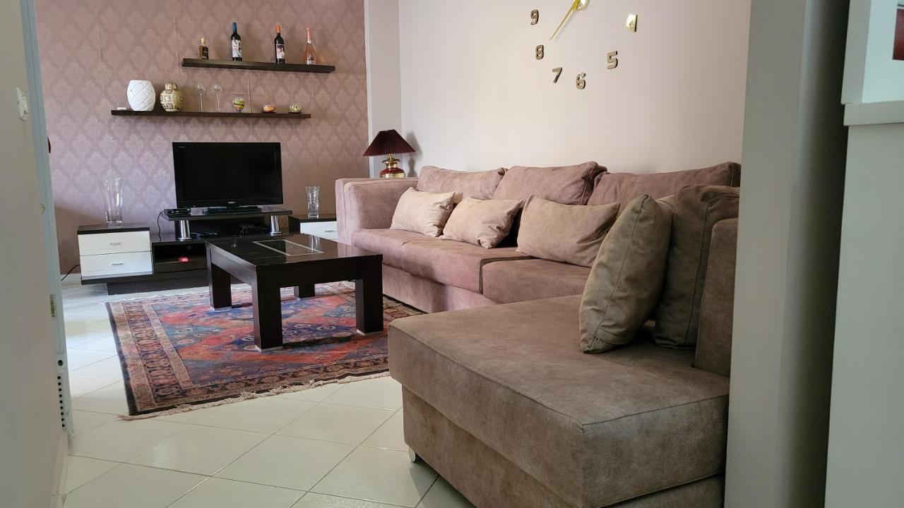 Charming Apartment Lushnje ภายนอก รูปภาพ
