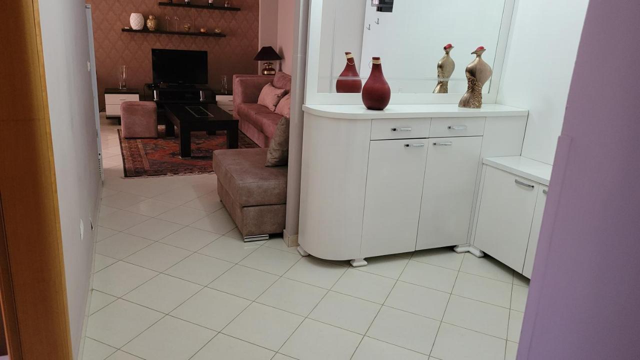 Charming Apartment Lushnje ภายนอก รูปภาพ