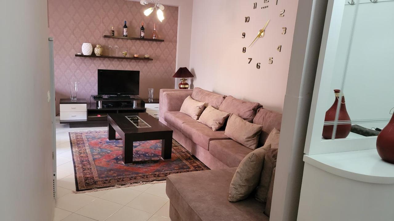 Charming Apartment Lushnje ภายนอก รูปภาพ