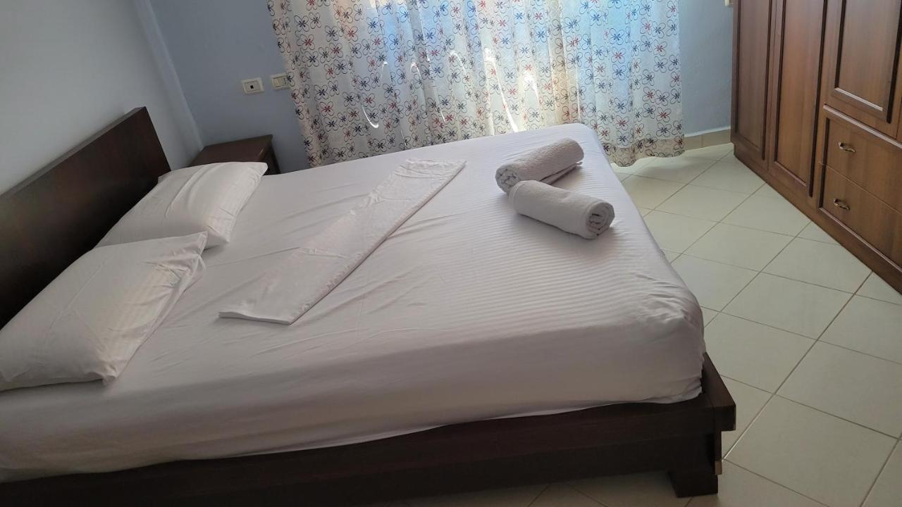 Charming Apartment Lushnje ภายนอก รูปภาพ