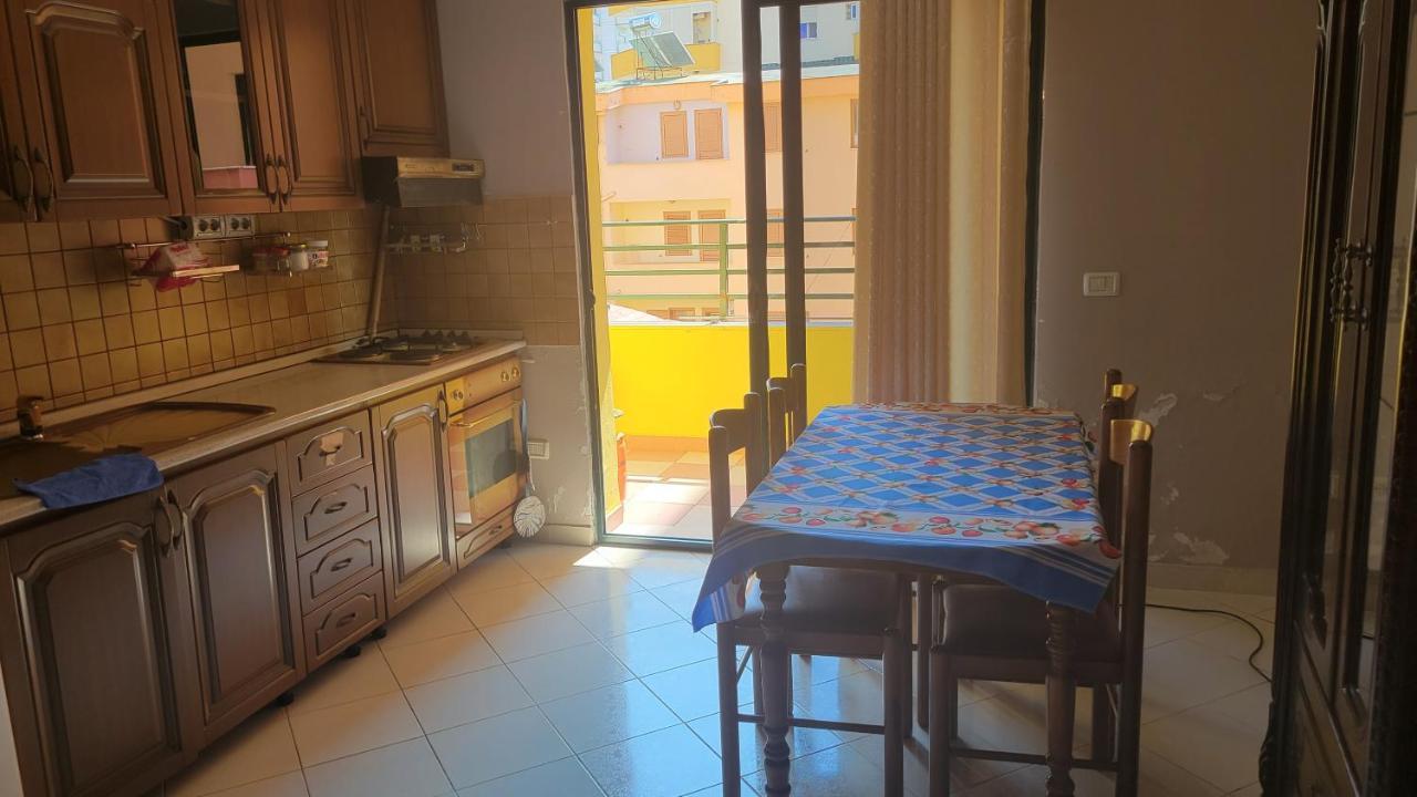 Charming Apartment Lushnje ภายนอก รูปภาพ
