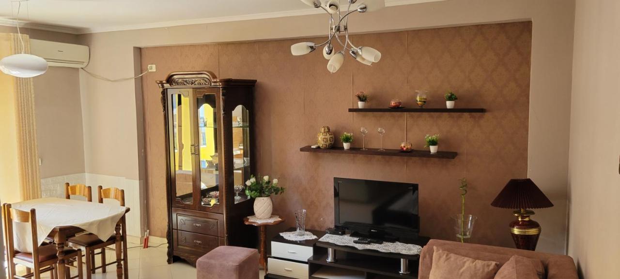 Charming Apartment Lushnje ภายนอก รูปภาพ