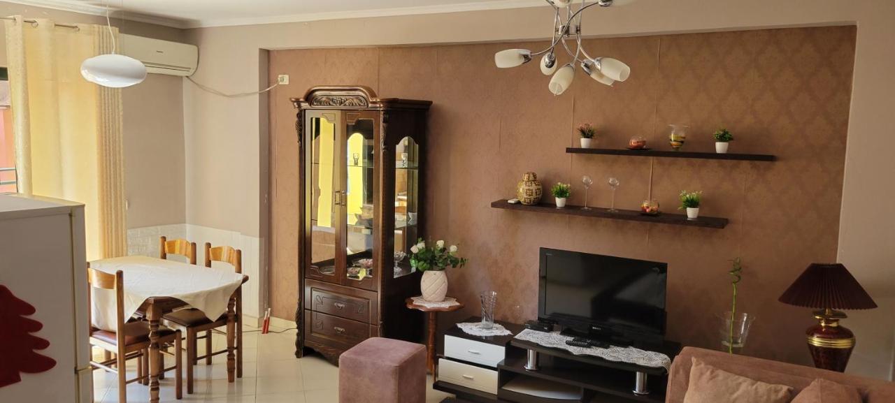 Charming Apartment Lushnje ภายนอก รูปภาพ