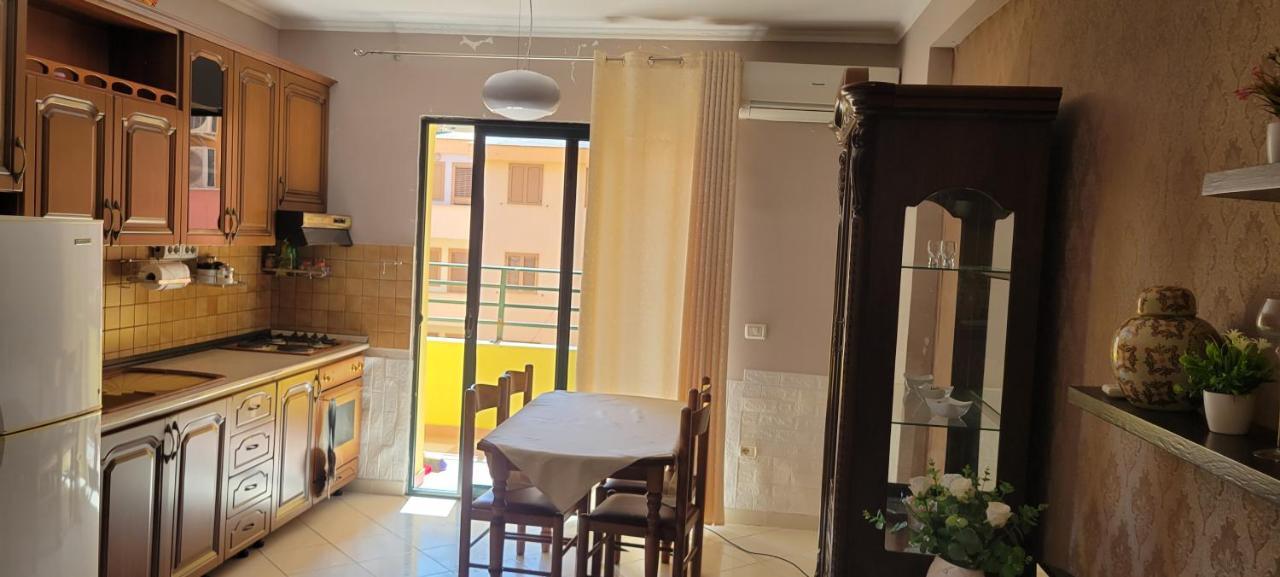 Charming Apartment Lushnje ภายนอก รูปภาพ
